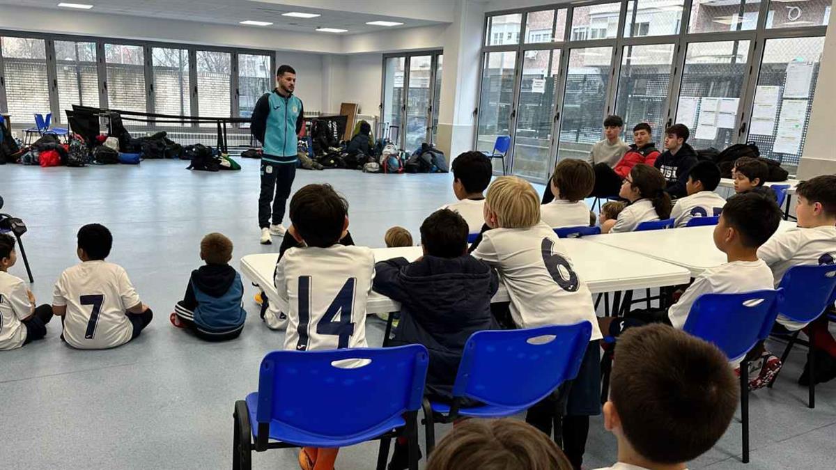 Los jugadores acudieron a siete colegios madrileños 