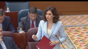 Isabel Díaz Ayuso pone en marcha el número 012 para las dudas de cualquier madre