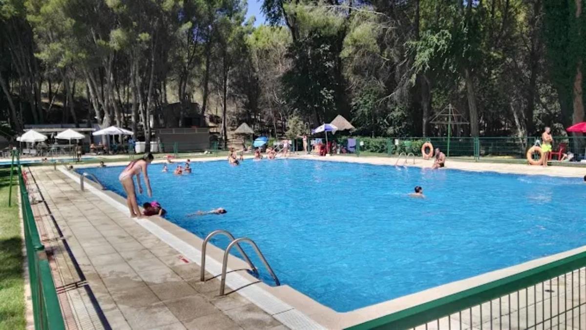 La piscina municipal se prepara para una nueva temporada, descubre las tarifas