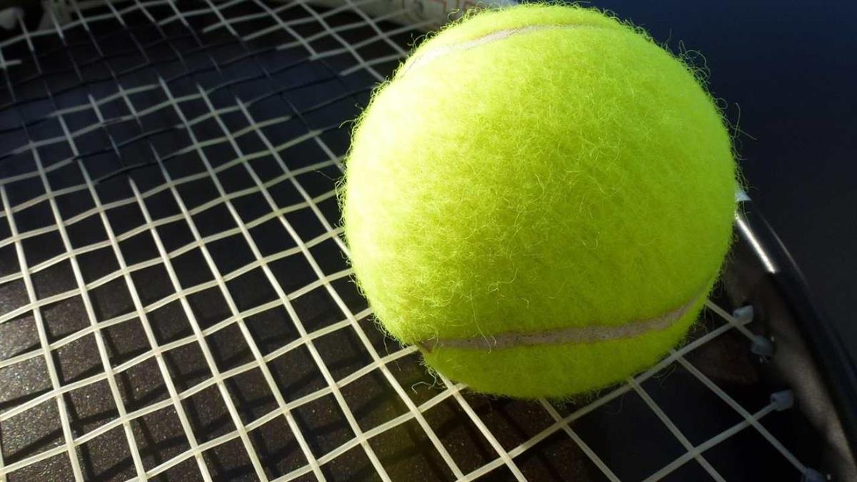 La Escuela Municipal ofrece la posibilidad de acudir a probar una clase de tenis o pádel 