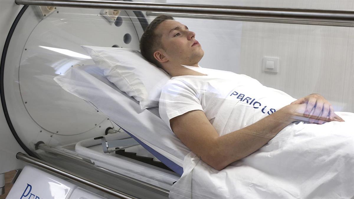 La medicina hiperbárica es una especialidad terapéutica qué consiste en respirar oxígeno puro a una presión atmosférica superior a 1,5 ATAs