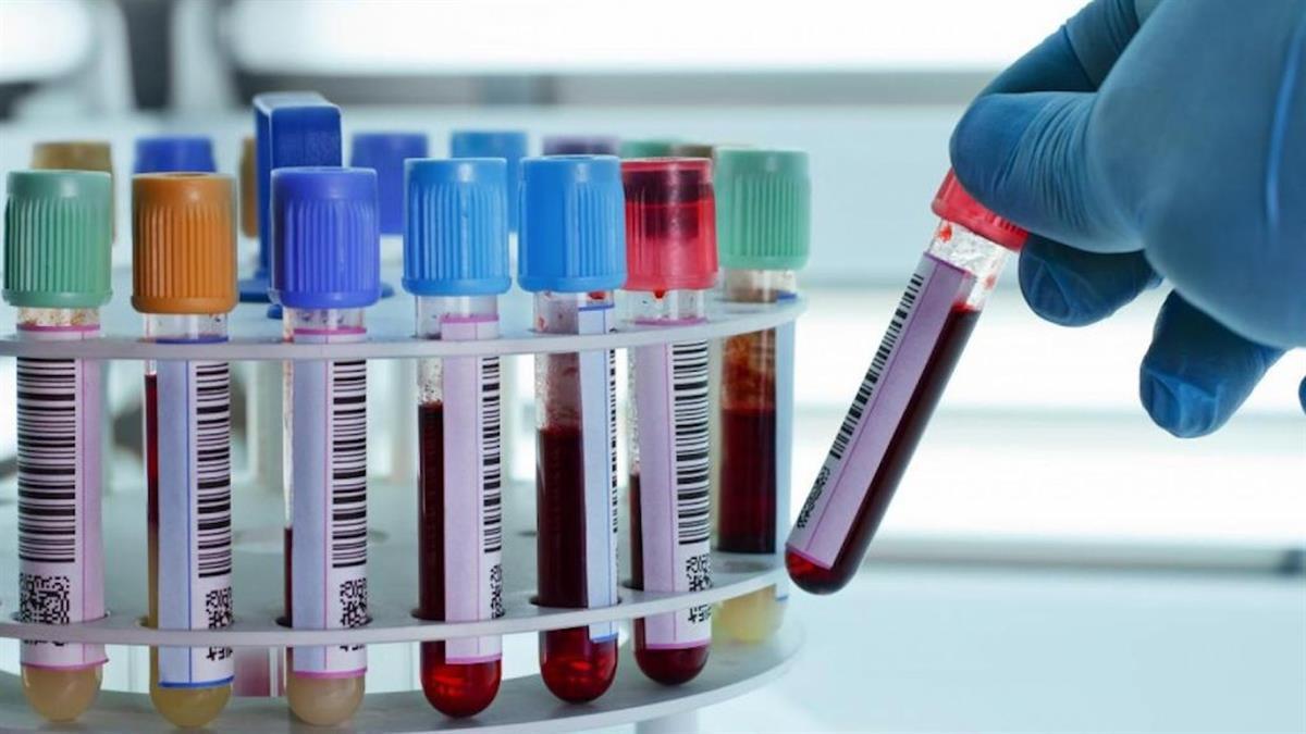 La acción se engloba dentro de la campaña “Lo importante no son los pasos que das, sino las huellas que dejas. Dona sangre. Deja tu huella”.