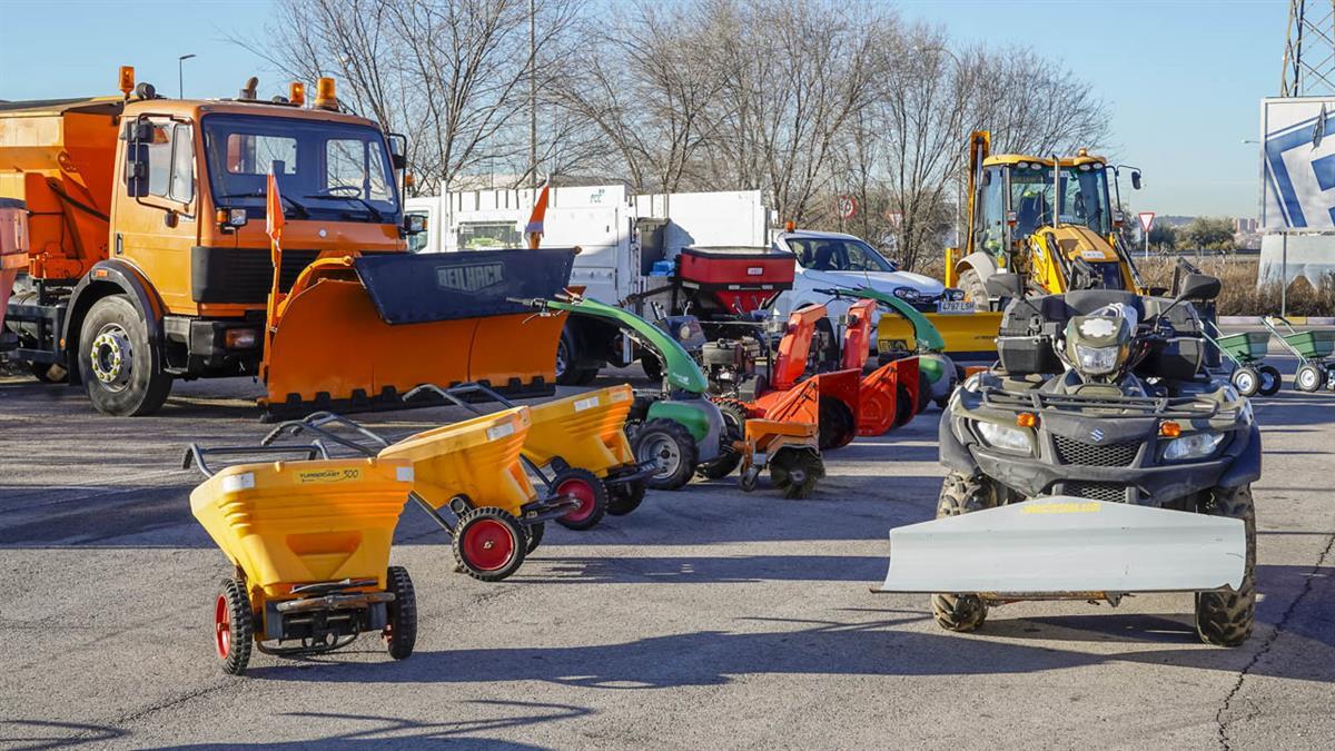 El Ayuntamiento ha equipado la ciudad con una gran variedad de maquinaria para despejar las calles