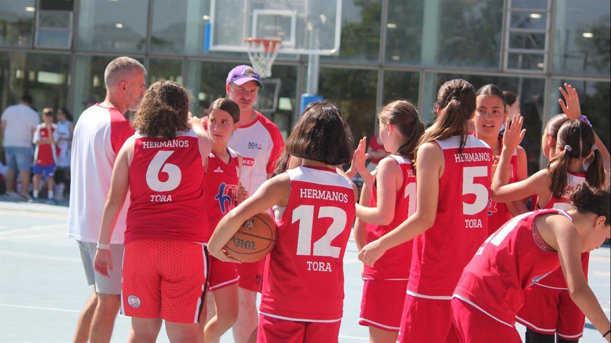 Estuvo representado con un equipo en categoría masculina y otro en categoría femenina