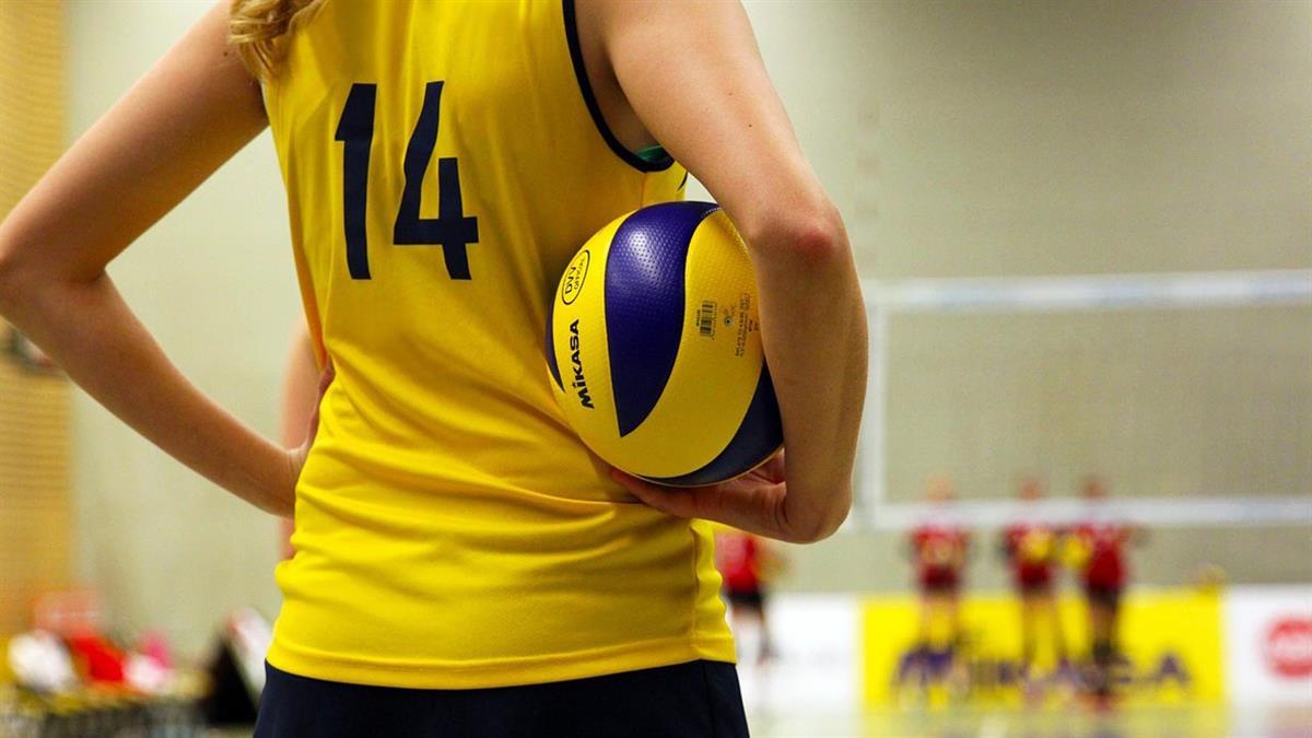 Con homenaje a la figura del entrenador y jugador de voleibol alcarreño Miguel Ángel Monge