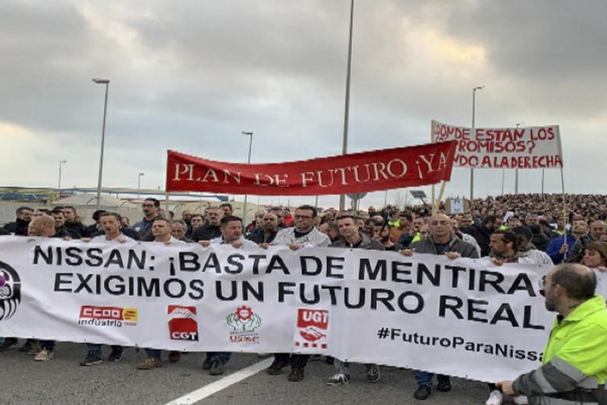 Los manifestantes exigen a Pedro Sánchez que paralice el ERE y elimine la fecha de diciembre de 2020 como data de cierre