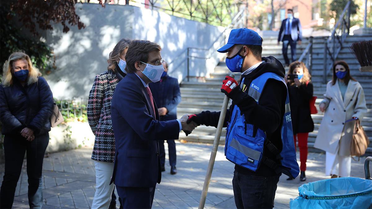 El Ayuntamiento renueva el programa para conmutar las infracciones de limpieza por trabajos comunitarios tras la participación de 2.000 personas durante 2019-21 