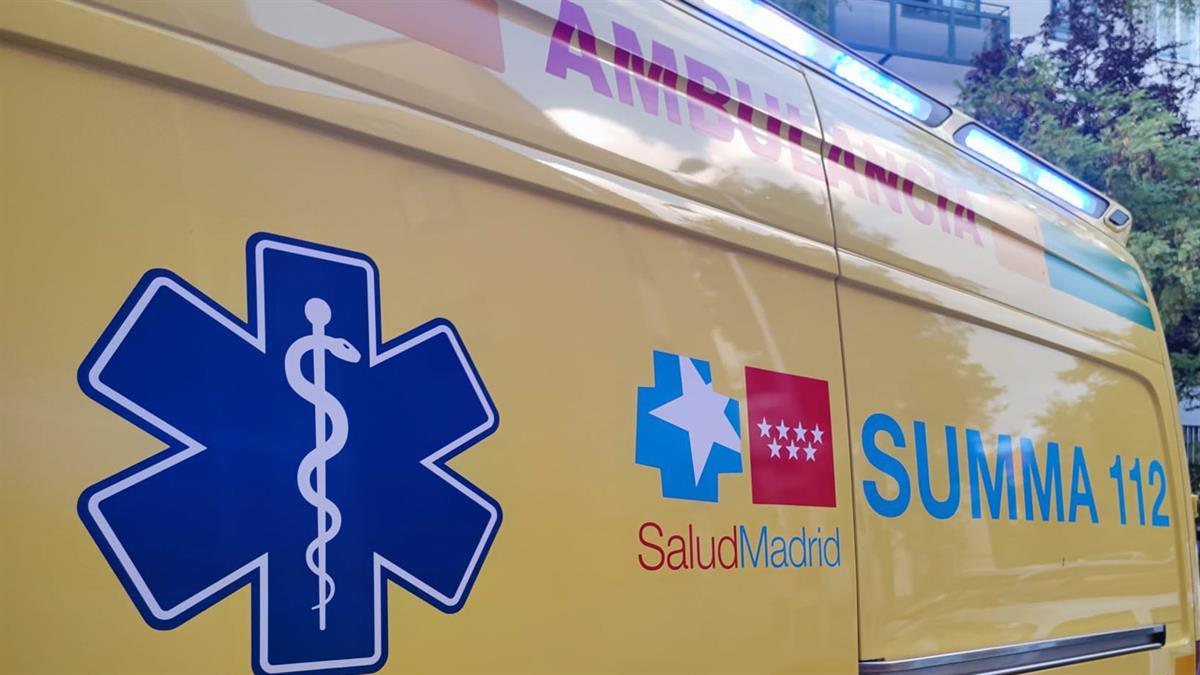 Un coche atropella a una anciano en un paso de peatones