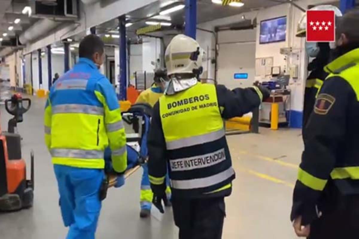 El trabajador de 40 años fue aplastado por un montacargas