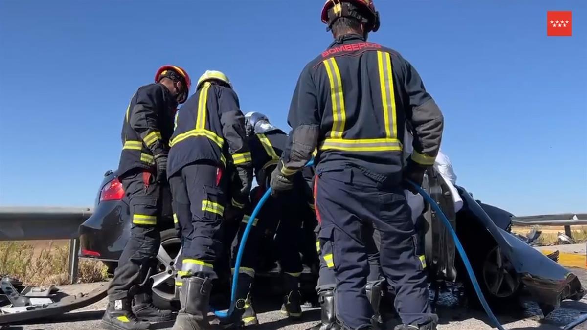 Dos conductores chocan frontalmente en la M100