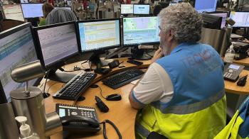 Un coche se lleva por delante a un hombre de 50 años