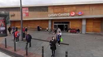 Un hombre se encontraba en mitad de las vías del tren