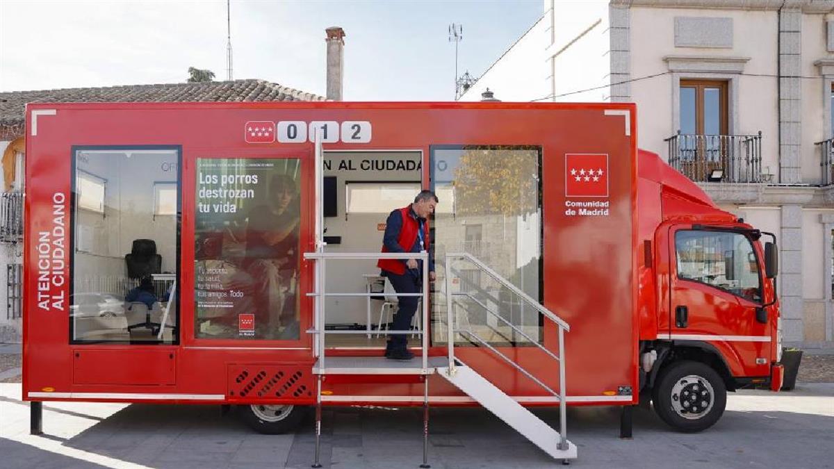 La Oficina Móvil 012 que forma parte de la red de servicios de proximidad pasa por nuestro municipio todos los viernes