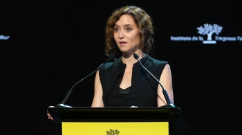 Ayuso señala que su convalidación en la Diputación Permanente se haría “a espaldas de la cámara”