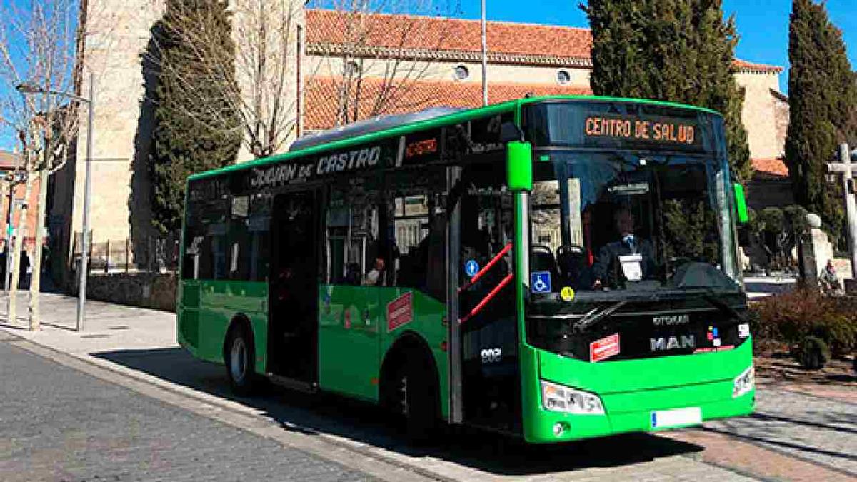 Se ha instalado una nueva marquesina en el Centro de Salud, entre otras actuaciones