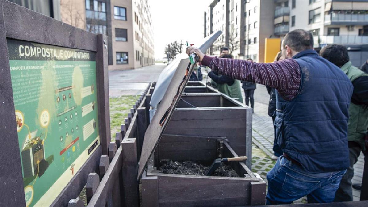 Las familias que quieran un recipiente pueden sumarse al programa municipal que transforma la basura en compost