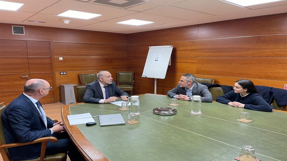 El pasado 1 de febrero el alcalde José María Porras estuvo con el Director General del Sector Ferroviario tratando temas de transportes