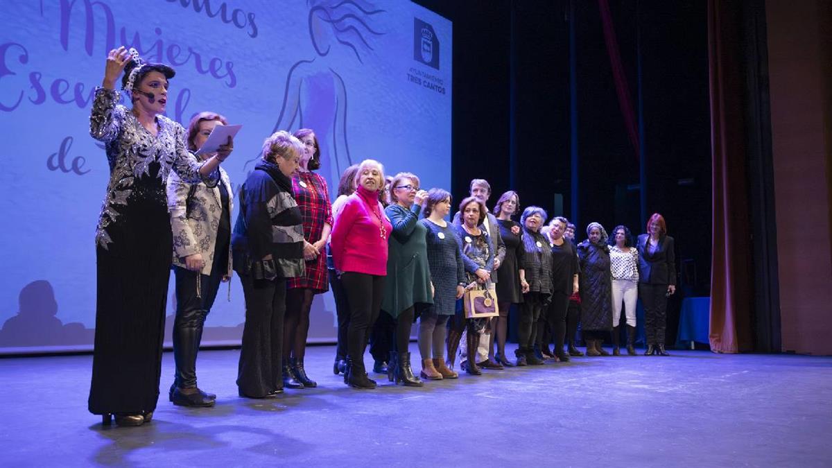 Se han premiado a mujeres destacadas en áreas como social, la salud y el deporte, la educación y la cultura, la innovación, ciencia y emprendimiento
