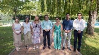 El consistorio permanece "abierto por vacaciones" para mejorar infraestructuras y ofrecer una amplia agenda cultural