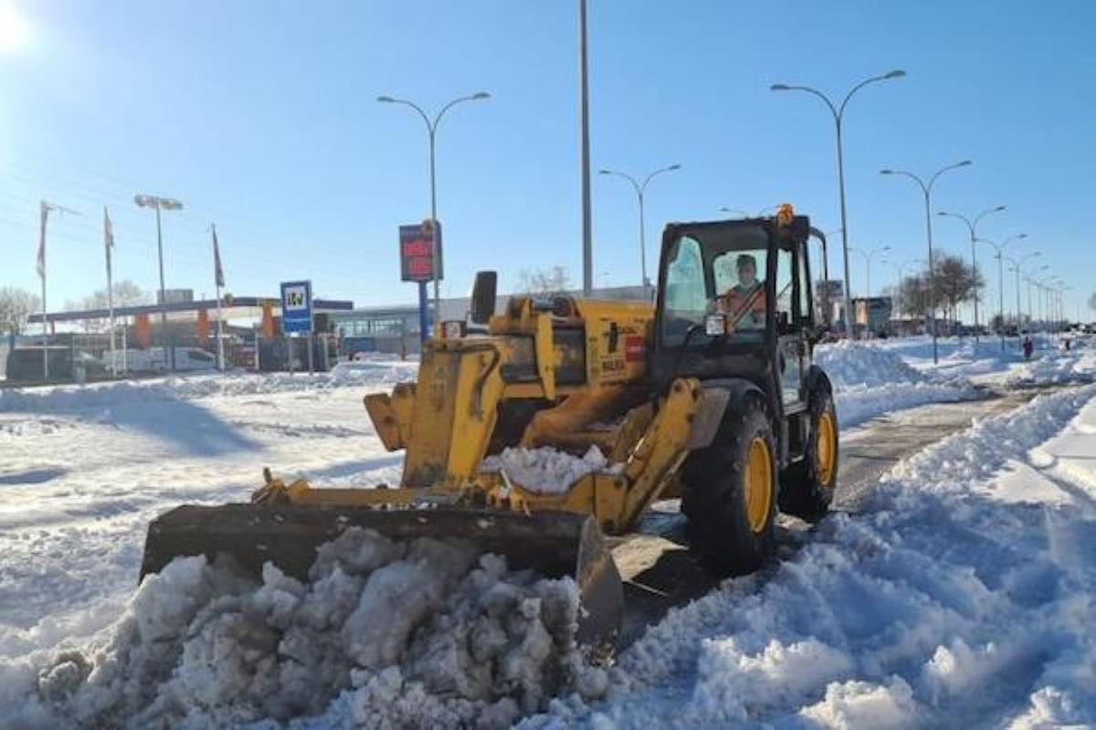 El ayuntamiento abre los caminos y conecta los barrios con los transportes