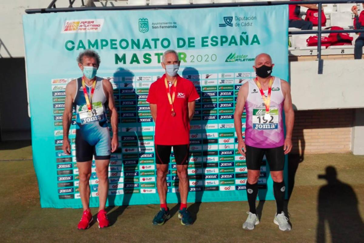 Roberto Aguirrebengoa logró los tres metales para nuestro club