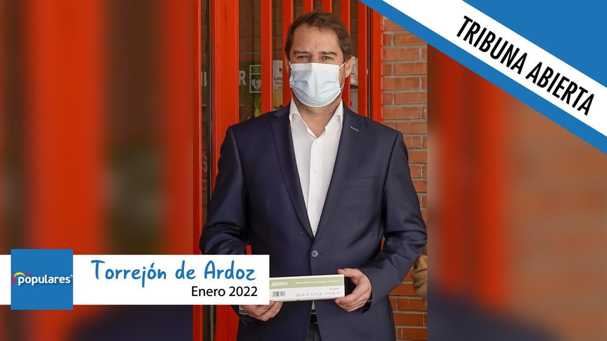 El Ayuntamiento, a iniciativa del alcalde, Ignacio Vázquez, ha entregado de forma gratuita, un auto test de antígenos para la detección de la COVID-19 a cada torrejonero y a la comunidad educativa de la ciudad
