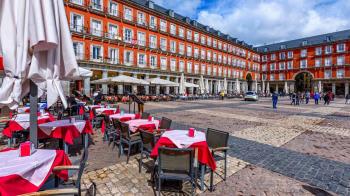 División en el Ayuntamiento por la situación del sector y la eliminación de las "terrazas covid"