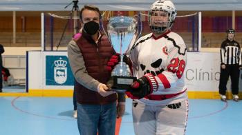 
El hockey línea Kamikazes femenino levanta la Copa de SM la Reina por 4 vez consecutiva