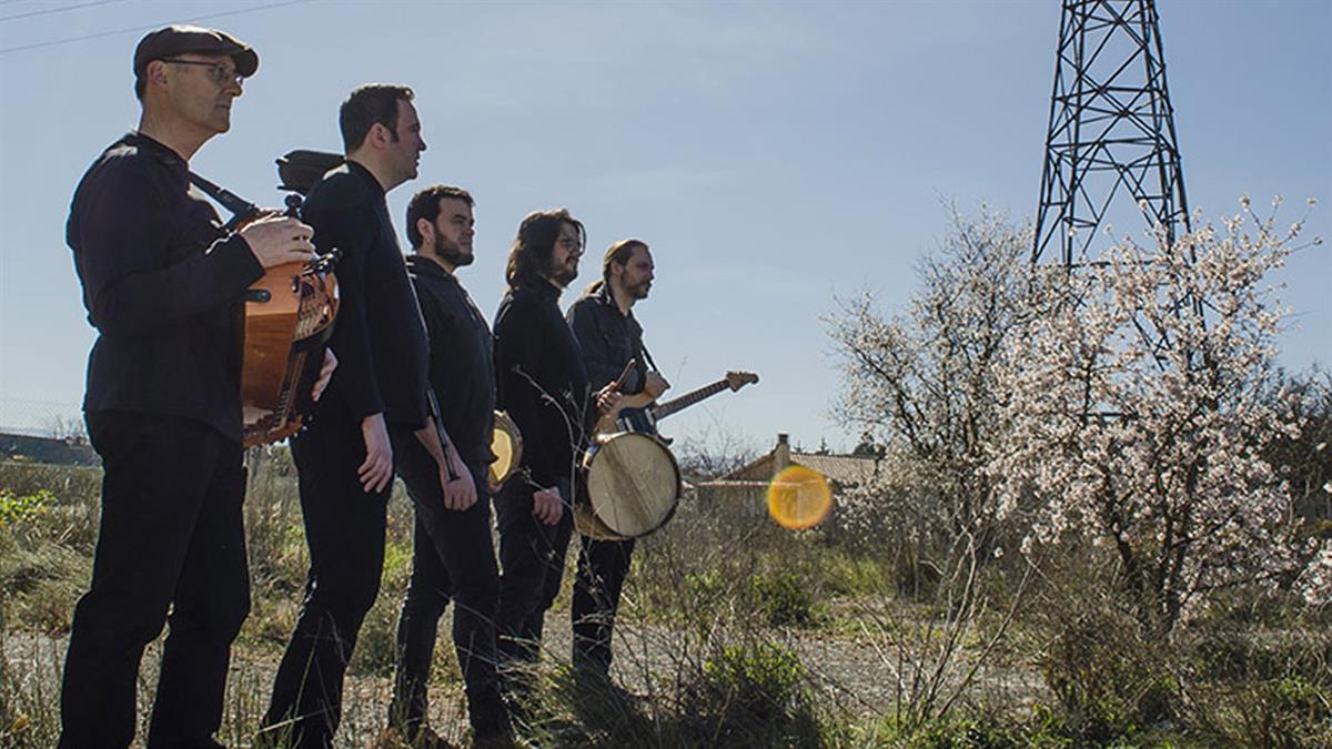 Tündra ofrece un espectáculo en Sanse