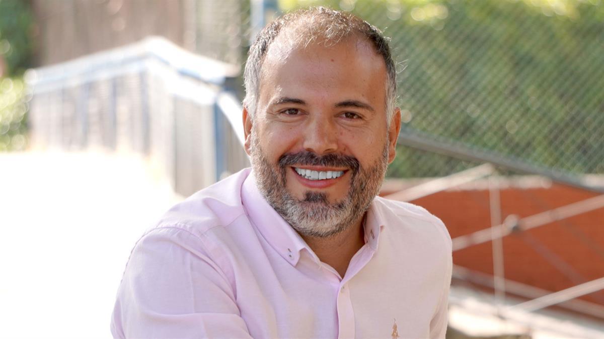 ULEG denuncia que los niños pasan frío en estas piscinas municipales por la baja temperatura y por los cambios de vestuarios