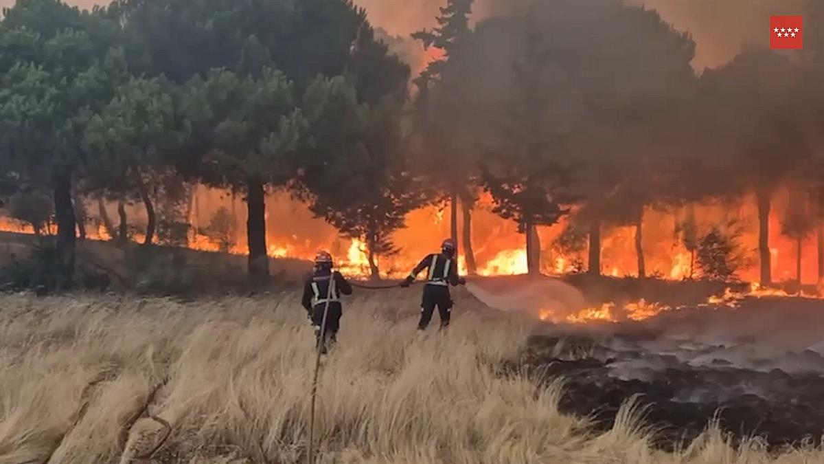 Los equipos de emergencias han avanzado hacia la estabilización del fuego