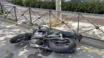 Lee toda la noticia 'Un accidente de moto deja a un herido en Alcorcón'