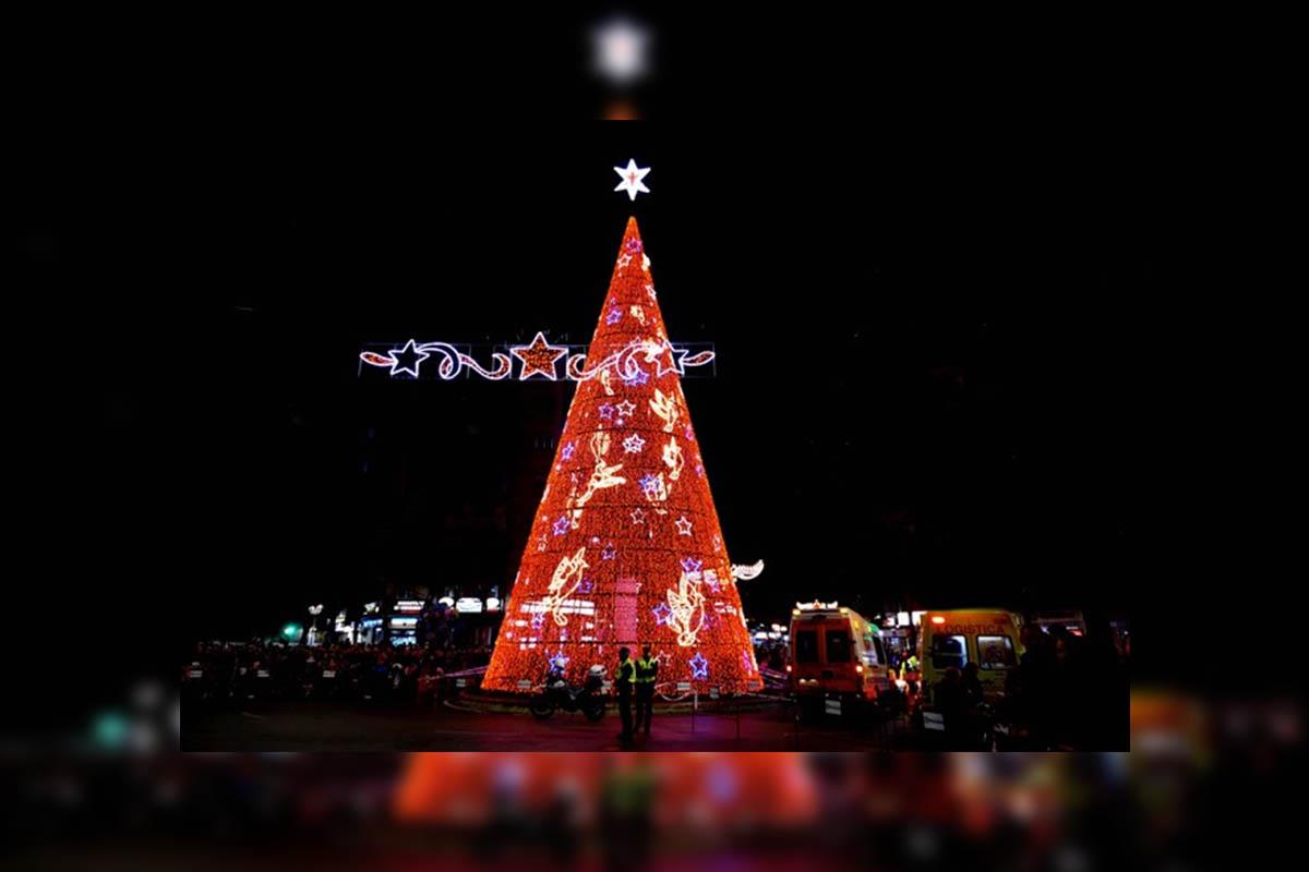 Móstoles cuenta con el tradicional Belén y una bola de luz 3D