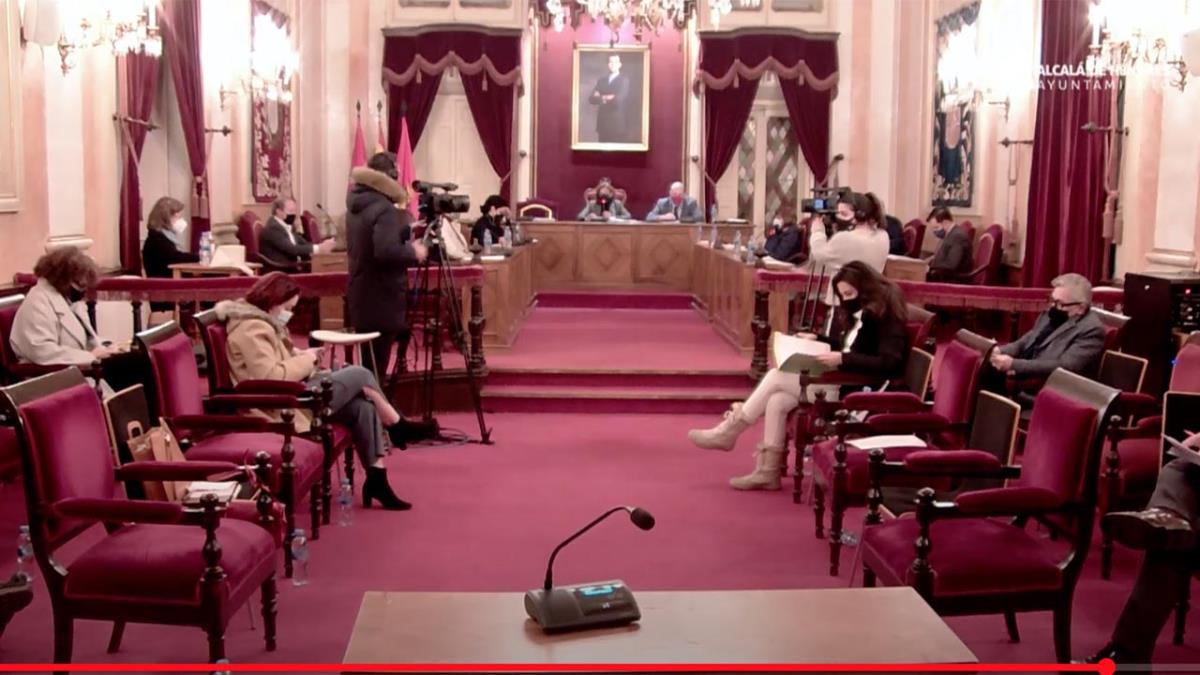 El pleno de enero ha contado con una presidenta, María Aranguren, y 8 concejales menos