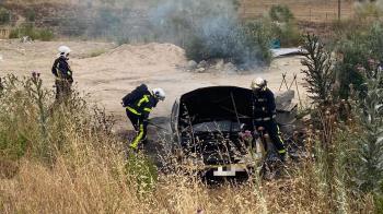 Lee toda la noticia 'Un coche provoca un incendio de la vegetación en Valdemoro'
