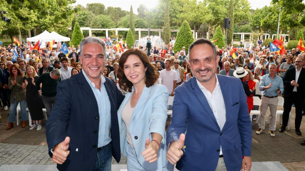 “Estamos gobernados por un gobierno de coalición incapaz, que no sabe qué hacer con el dinero de los mostoleños, y que todos los años deja sin ejecutar 30 millones de euros” Afirmó Manuel Bautista