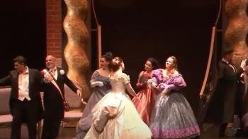 La ópera "La Traviata" pisa el teatro municipal