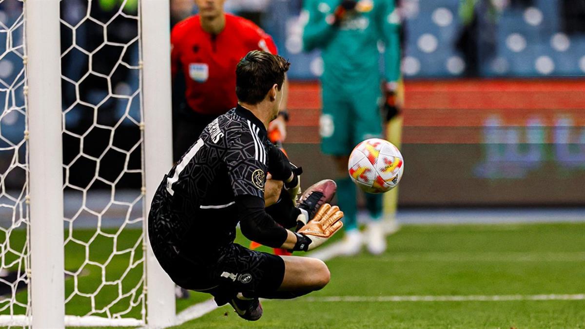 Partido malo del conjunto madridista que se mete en la final gracias a la actuación del belga