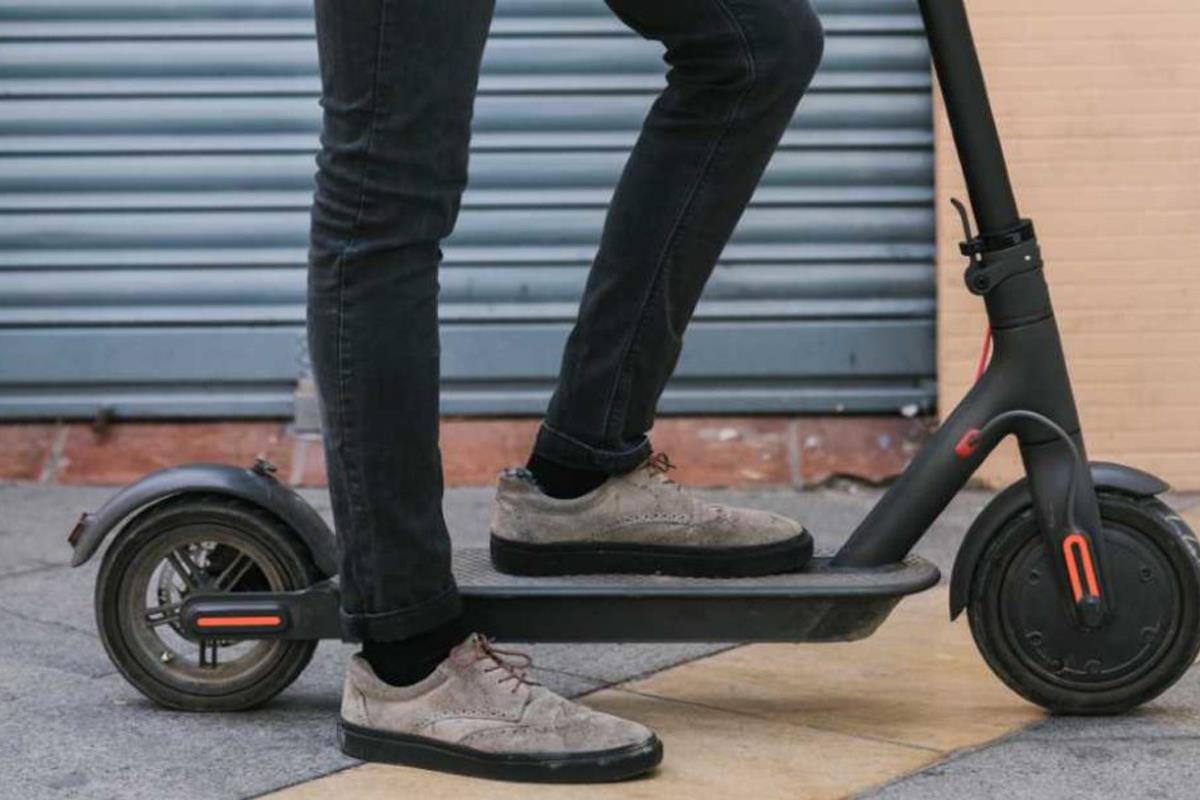 El suceso se ha producido la madrugada del jueves en la Avenida Esteban Márquez