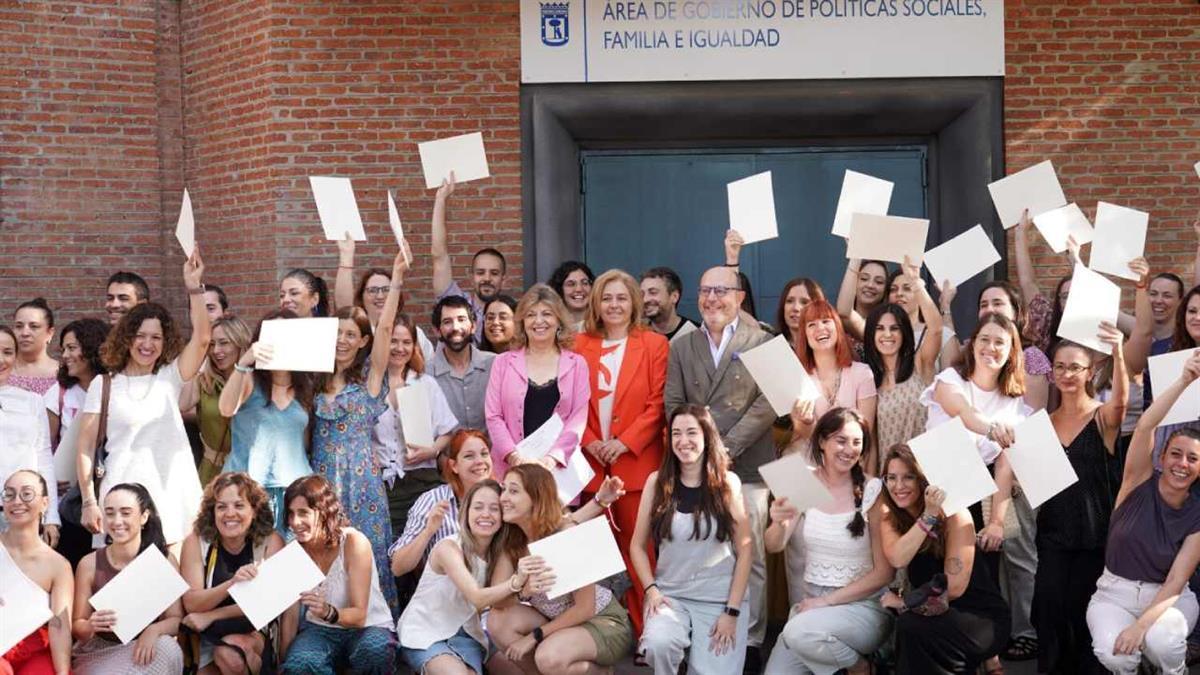 El Ayuntamiento da bienvenida a los 74 nuevos efectivos municipales que comienzan un curso de acogida 
