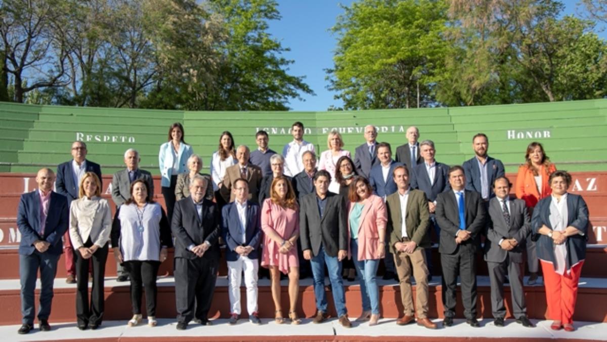 La candidata popular, acompañada del secretario general del Partido Popular, Teo García Egea, presentó ayer en el centro cultural Viñagrande a “un equipo formado por los mejores para volver a ganar el Ayuntamiento de Alcorcón”