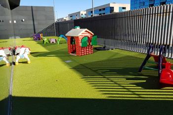 Una de las directoras del centro ha dado positivo