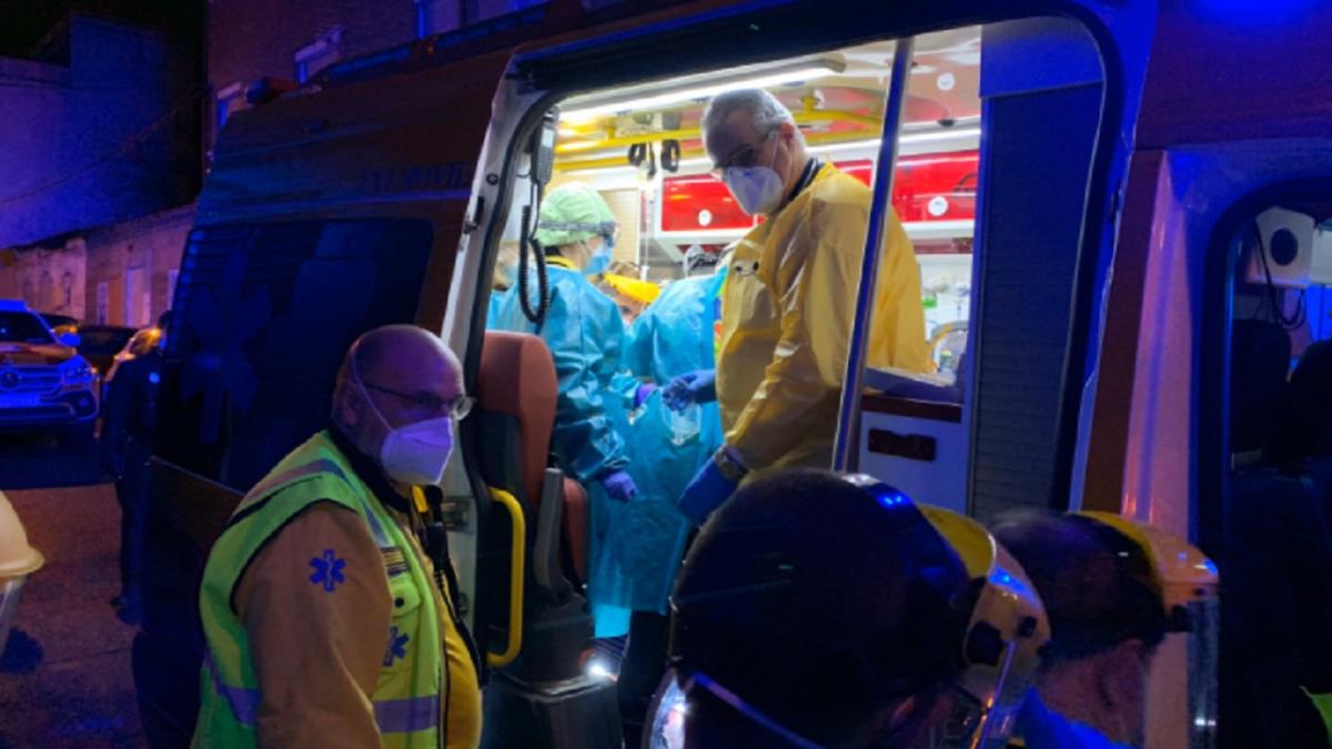 Los efectivos de Emergencias tuvieron que atender a los implicados 