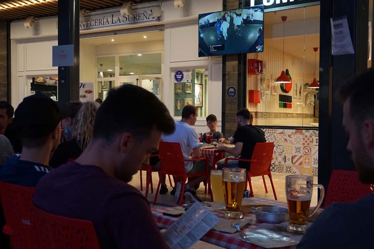 Quadernillos instala pantallas para poder disfrutar del fútbol desde sus bares y restaurantes