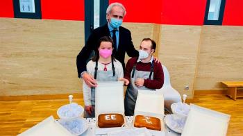 El consejero de Sanidad ha participado en la Jornada de Puertas Abiertas del Centro 3 Olivos con motivo del Día Mundial del Síndrome de Down