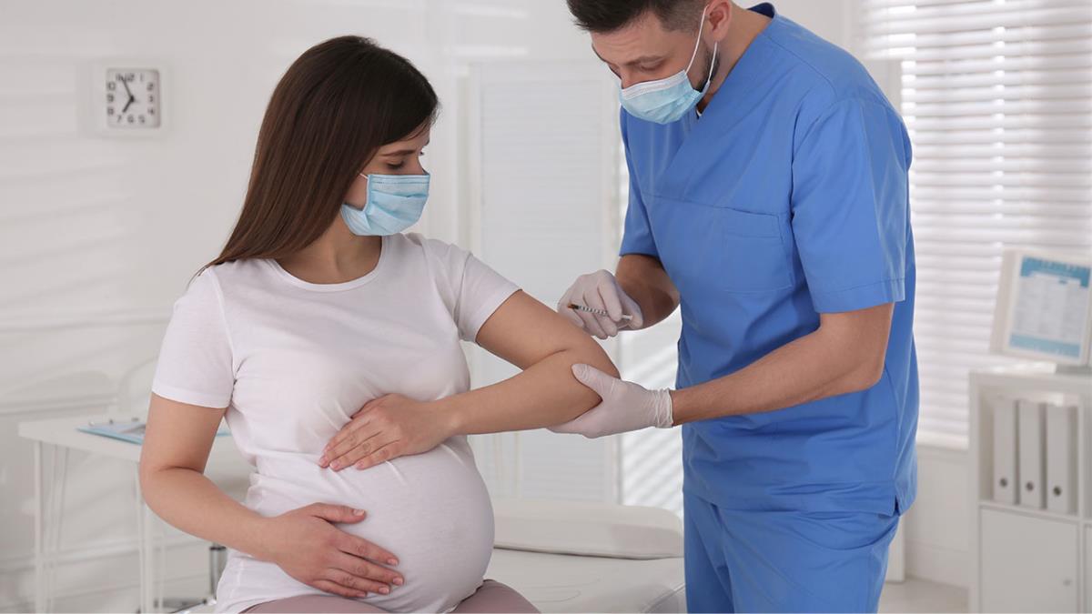 Se extiende el comentario de que la vacuna dificultará las búsqueda de embarazo, ¿qué sabemos hasta la fecha?