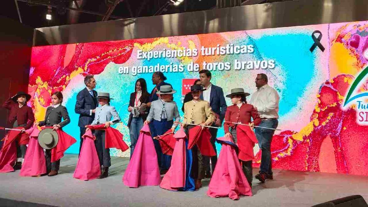 Un grupo de doce bolilleras han sido protagonistas en el stand de ADI Sierra Oeste