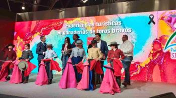 Un grupo de doce bolilleras han sido protagonistas en el stand de ADI Sierra Oeste