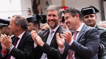 La Comunidad de Madrid participa en el primer izado de la bandera oficial de Valdemoro

