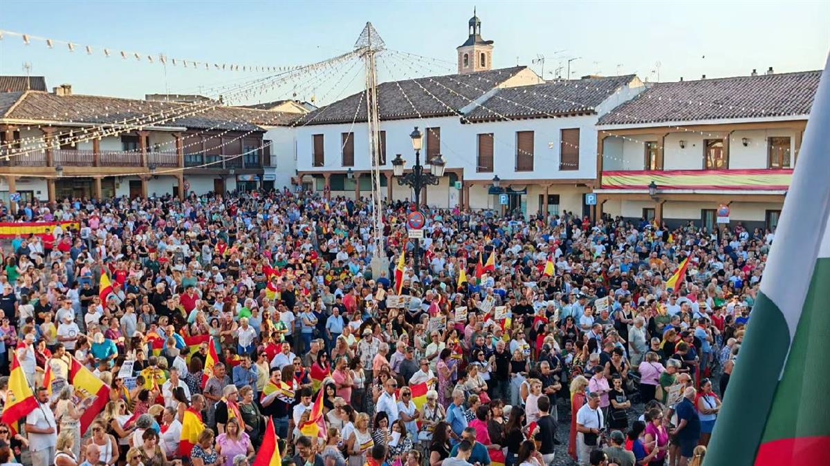 La plaza de la Constitución de Valdemoro acogió una concentración en apoyo al pueblo ceutí